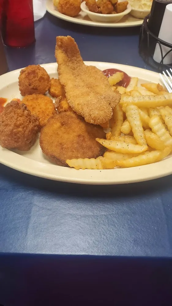 Fried Fish Crab Cake& Shrimp Dinner